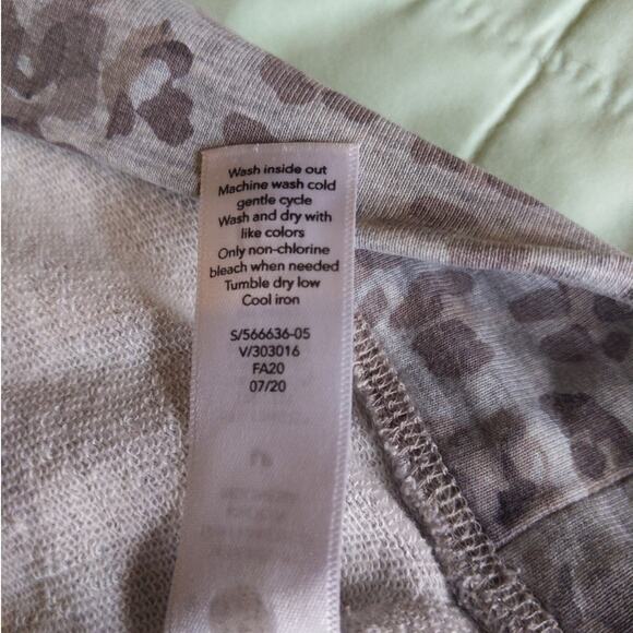 ATHLETA Women's Leopard Print Long Sleeve Top Size LP Tencel Blend Athleisure - Picture 5 of 7